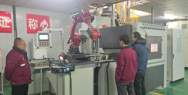 泉州喷砂机在模具清理中的专业应用